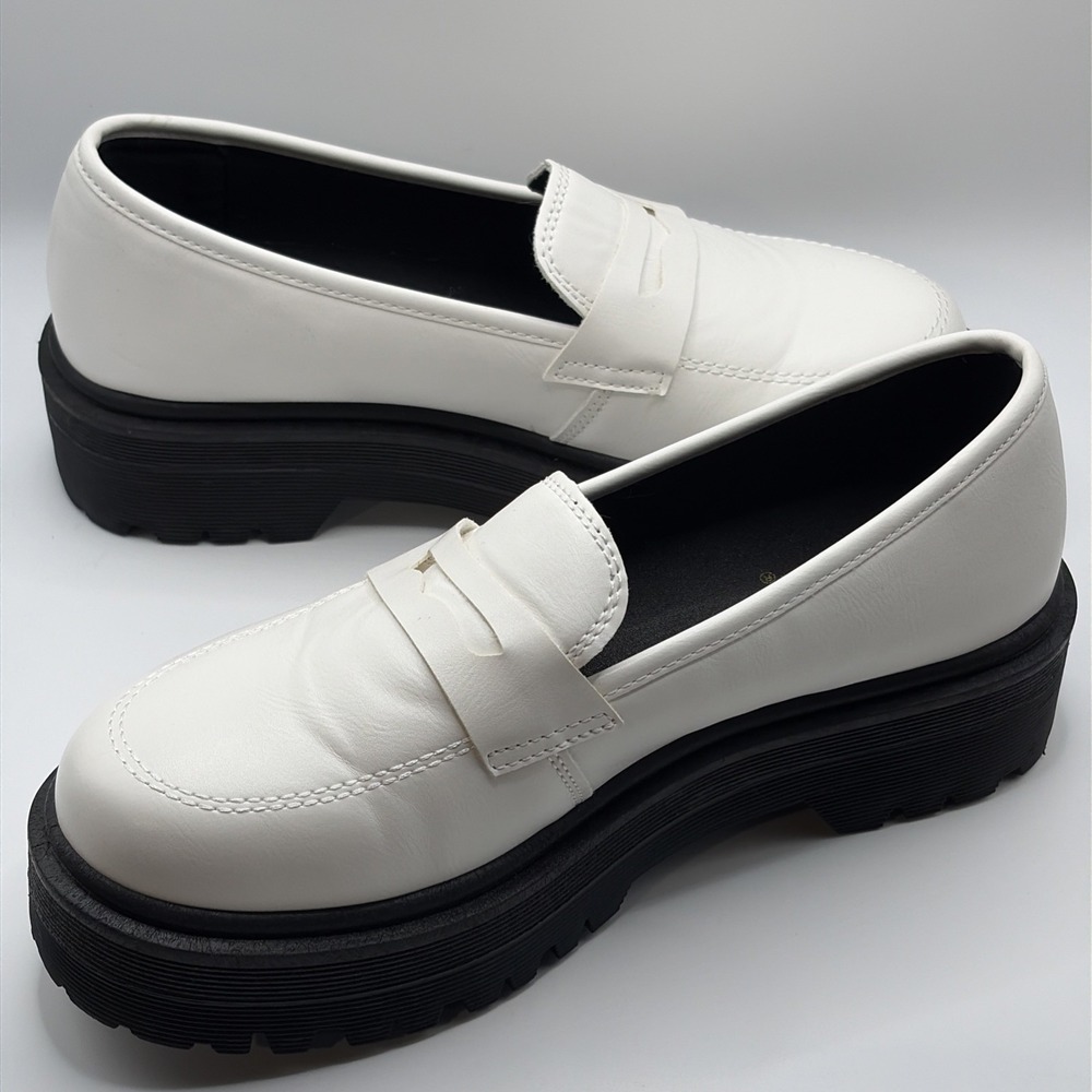 QUPID Size 7.5 Y2KDolls White Patent Leather slip On Loafers. NIB